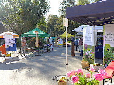 Stände auf dem Ökomarkt